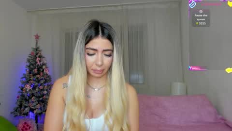 Snapshot of belle_hallle chatting on 12/17/25, 05:52 LucyJelly online show from 12/17/25, 05:52