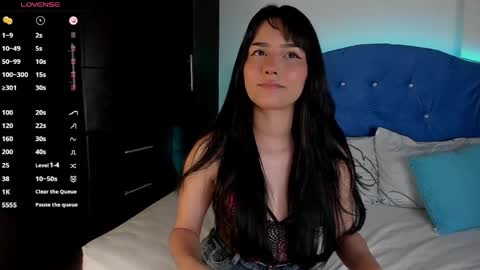 Snapshot of belle_petite_ chatting on 04/14/26, 10:43 Call me Alice online show from 04/14/26, 10:43