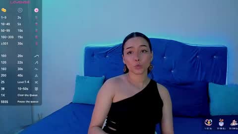 Snapshot of belle_petite_ chatting on 04/18/26, 07:18 Call me Alice online show from 04/18/26, 07:18