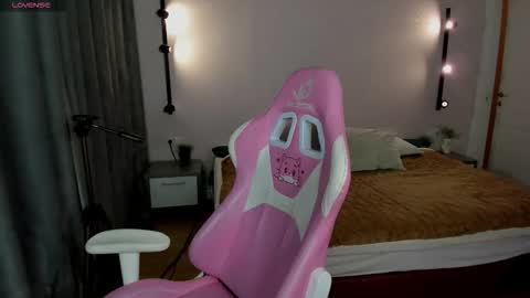 Belle online show from 11/09/25, 01:04