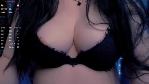 Snapshot of bellelovexx chatting on 05/22/26, 10:48 Hello I am kind friendly and cute girl online show from 05/22/26, 10:48