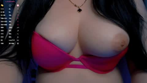 Snapshot of bellelovexx chatting on 05/28/26, 10:40 Hello I am kind friendly and cute girl online show from 05/28/26, 10:40