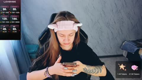 Your Annabelle Wolf  online show from 02/03/25, 11:42