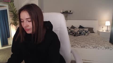 Snapshot of bellla_haddid chatting on 09/19/25, 01:07 Bella online show from 09/19/25, 01:07