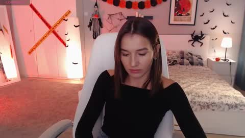 Bella online show from 10/26/25, 01:33