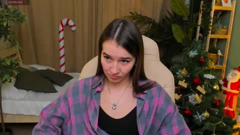 Snapshot of bellla_haddid chatting on 12/19/25, 02:18 Bella online show from 12/19/25, 02:18