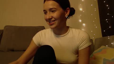 Snapshot of bellla_haddid chatting on 03/11/26, 07:31 Bella online show from 03/11/26, 07:31