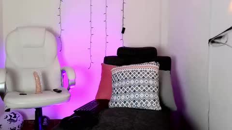 Snapshot of bellmontneon chatting on 10/22/25, 11:32 Neon online show from 10/22/25, 11:32