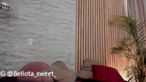 Snapshot of bellota_sweet chatting on 03/02/25, 08:29  Bella  online show from 03/02/25, 08:29