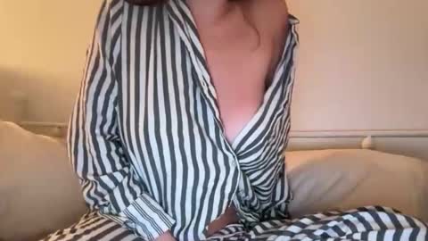 Snapshot of bellybabydoll chatting on 01/19/26, 07:01 bellybabydoll online show from 01/19/26, 07:01