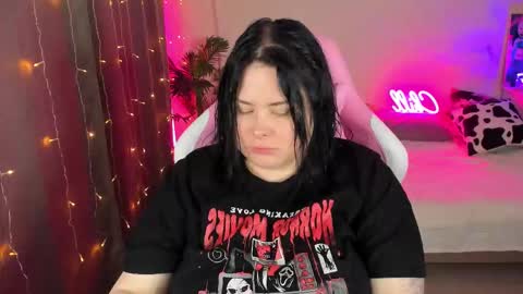 Snapshot of bellybooxo chatting on 11/01/25, 05:59 LinaBoo online show from 11/01/25, 05:59