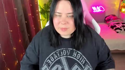 Snapshot of bellybooxo chatting on 11/06/25, 05:14 LinaBoo online show from 11/06/25, 05:14