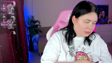 Snapshot of bellybooxo chatting on 11/13/25, 03:33 LinaBoo online show from 11/13/25, 03:33