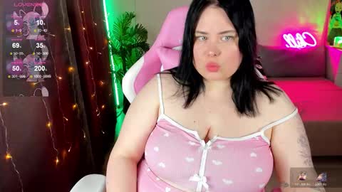 Snapshot of bellybooxo chatting on 11/15/25, 07:10 LinaBoo online show from 11/15/25, 07:10