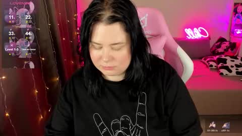 Snapshot of bellybooxo chatting on 11/17/25, 05:52 LinaBoo online show from 11/17/25, 05:52