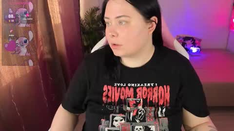 Snapshot of bellybooxo chatting on 11/19/25, 06:24 LinaBoo online show from 11/19/25, 06:24