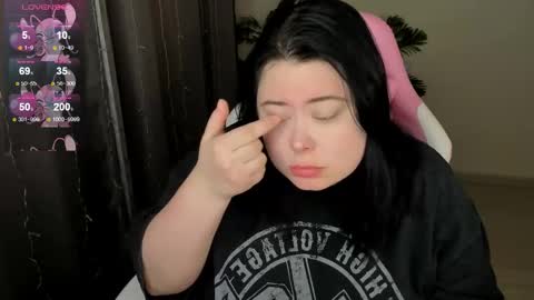 Snapshot of bellybooxo chatting on 12/16/25, 05:12 LinaBoo online show from 12/16/25, 05:12