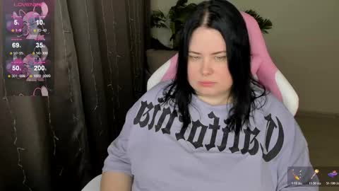 Snapshot of bellybooxo chatting on 12/17/25, 05:02 LinaBoo online show from 12/17/25, 05:02