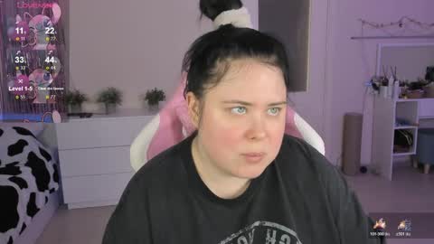 Snapshot of bellybooxo chatting on 05/20/26, 09:15 LinaBoo online show from 05/20/26, 09:15