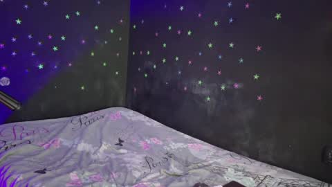 Your New Girlfriend online show from 05/17/26, 02:20