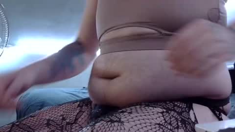 Snapshot of belylover2323 chatting on 12/27/24, 03:42 belylover2323 online show from 12/27/24, 03:42