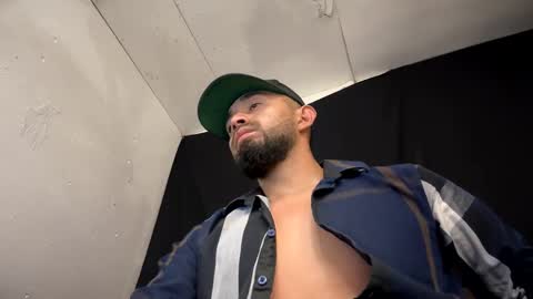 Snapshot of bemysecrett chatting on 12/11/24, 01:06 bemysecrett online show from 12/11/24, 01:06