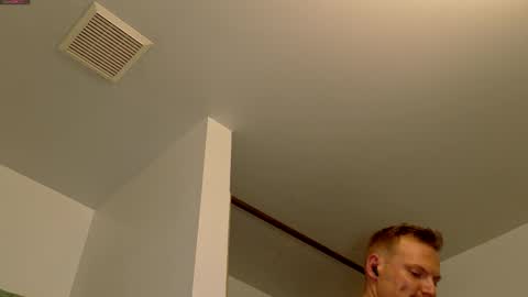 Snapshot of ben_dover10 chatting on 02/16/25, 06:10 Ben online show from 02/16/25, 06:10