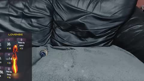 Snapshot of bencrow chatting on 10/17/25, 10:12 Bencrow online show from 10/17/25, 10:12