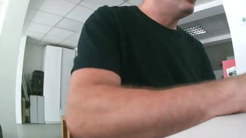 Robert  1984 online show from 06/29/26, 06:52