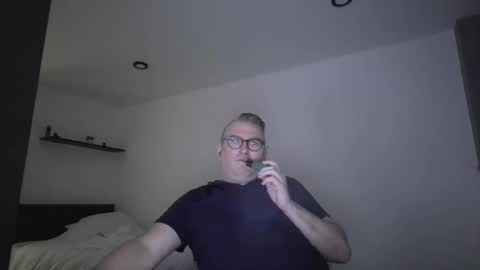 Snapshot of bengiles81 chatting on 04/26/26, 07:33 bengiles81 online show from 04/26/26, 07:33