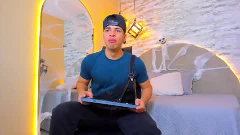 BENJAMIN online show from 10/25/25, 12:02