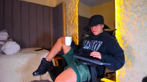 BENJAMIN online show from 12/18/25, 02:17