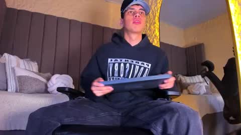 BENJAMIN online show from 12/19/25, 03:02