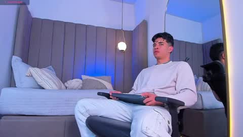 BENJAMIN online show from 05/17/26, 03:37