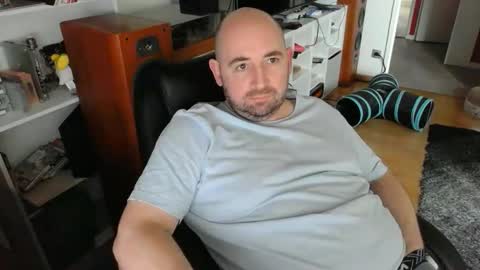 Snapshot of bennn54 chatting on 12/20/25, 10:33 Ben online show from 12/20/25, 10:33