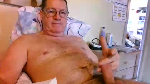 Snapshot of bennybutterfly007 chatting on 03/12/26, 10:43 bennybutterfly007 online show from 03/12/26, 10:43