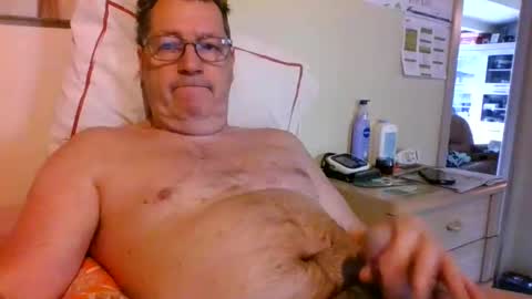 Snapshot of bennybutterfly007 chatting on 04/21/26, 10:54 bennybutterfly007 online show from 04/21/26, 10:54