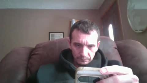 Snapshot of bennymn chatting on 12/16/25, 08:25 benny and innocentvixon online show from 12/16/25, 08:25