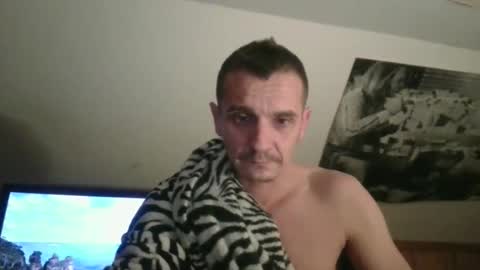 Snapshot of bennymn chatting on 12/19/25, 08:54 benny and innocentvixon online show from 12/19/25, 08:54