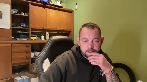 Snapshot of benochau chatting on 04/02/26, 03:48 benochau online show from 04/02/26, 03:48