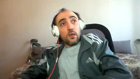 bentish online show from 12/19/24, 09:07