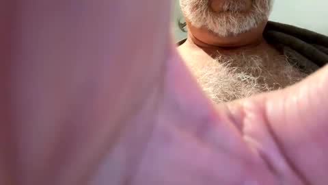 Snapshot of benz10001 chatting on 10/17/25, 06:38 benz10001 online show from 10/17/25, 06:38