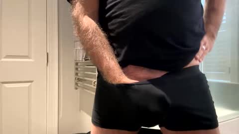 Snapshot of benz10001 chatting on 11/16/25, 04:12 benz10001 online show from 11/16/25, 04:12