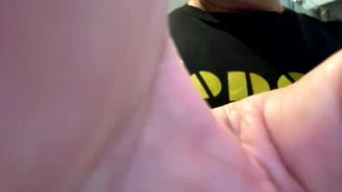 Snapshot of benz10001 chatting on 11/17/25, 01:06 benz10001 online show from 11/17/25, 01:06