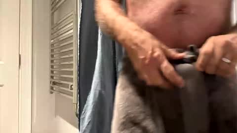 Snapshot of benz10001 chatting on 01/08/26, 12:18 benz10001 online show from 01/08/26, 12:18