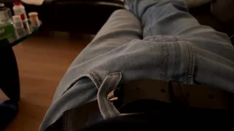 Snapshot of benz10001 chatting on 01/16/26, 02:04 benz10001 online show from 01/16/26, 02:04