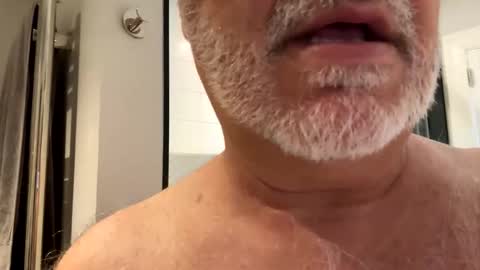 Snapshot of benz10001 chatting on 01/19/26, 02:10 benz10001 online show from 01/19/26, 02:10