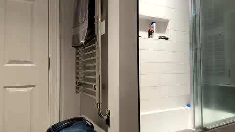 Snapshot of benz10001 chatting on 02/17/26, 04:20 benz10001 online show from 02/17/26, 04:20