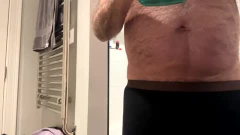 Snapshot of benz10001 chatting on 02/20/26, 04:09 benz10001 online show from 02/20/26, 04:09