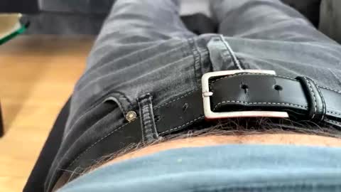 Snapshot of benz10001 chatting on 03/08/26, 04:00 benz10001 online show from 03/08/26, 04:00